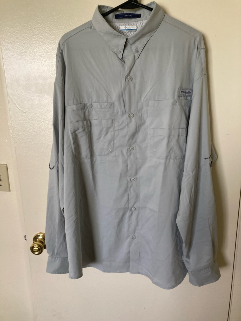 Columbia Light Gray Long Sleeve Button-Down Fishing Shirt
